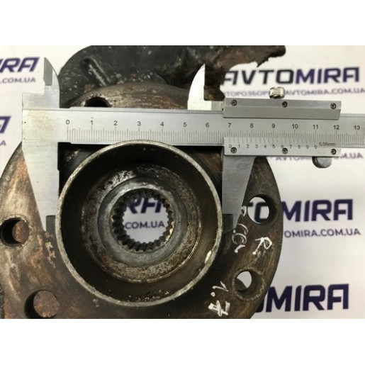 Кулак поворотный передний правый Opel Corsa D 2006-2014 55703153